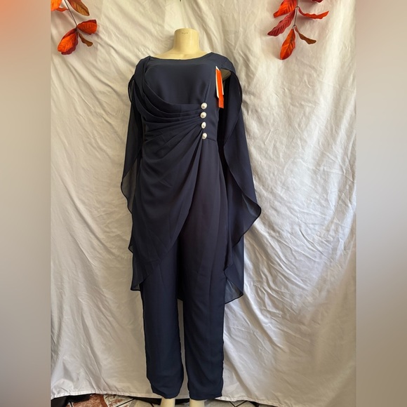 NWT BEAUTIFUL 😍 💙Elegant Navy Jumpsuit💙 - Picture 7 of 15